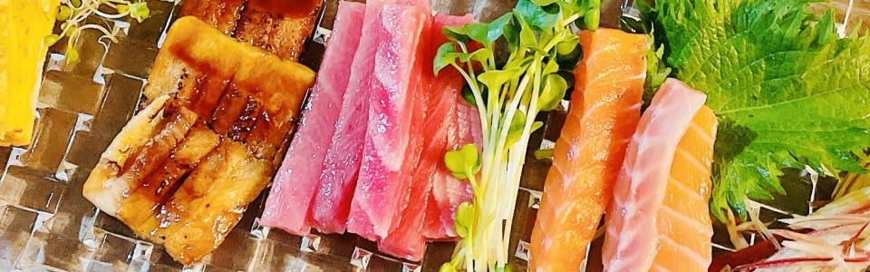 新大阪の居酒屋で海鮮を楽しむ。旬の刺身と日本酒の組み合わせは必要不可欠です