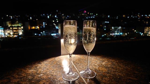 洗練された空間で楽しむ居酒屋スタイル。デートや接待にも対応可能